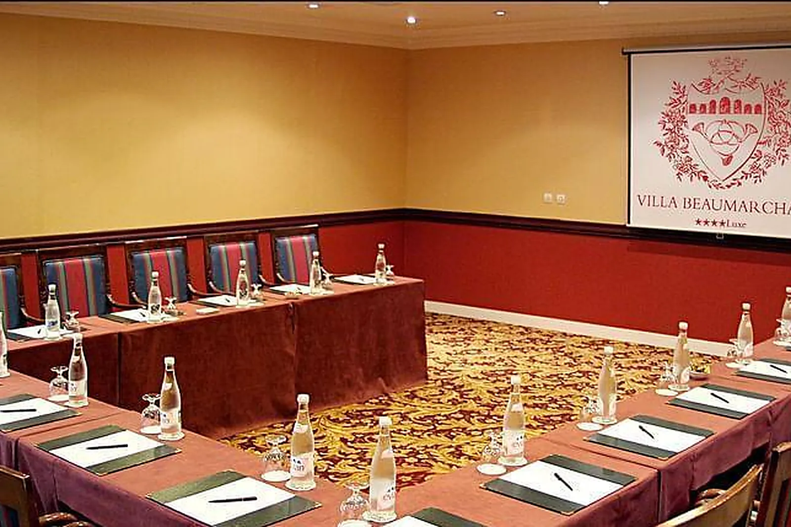 Lieux événementiels, SALLE DE RÉUNION & FORMATION DANS BOUTIQUE À MONTMARTRE