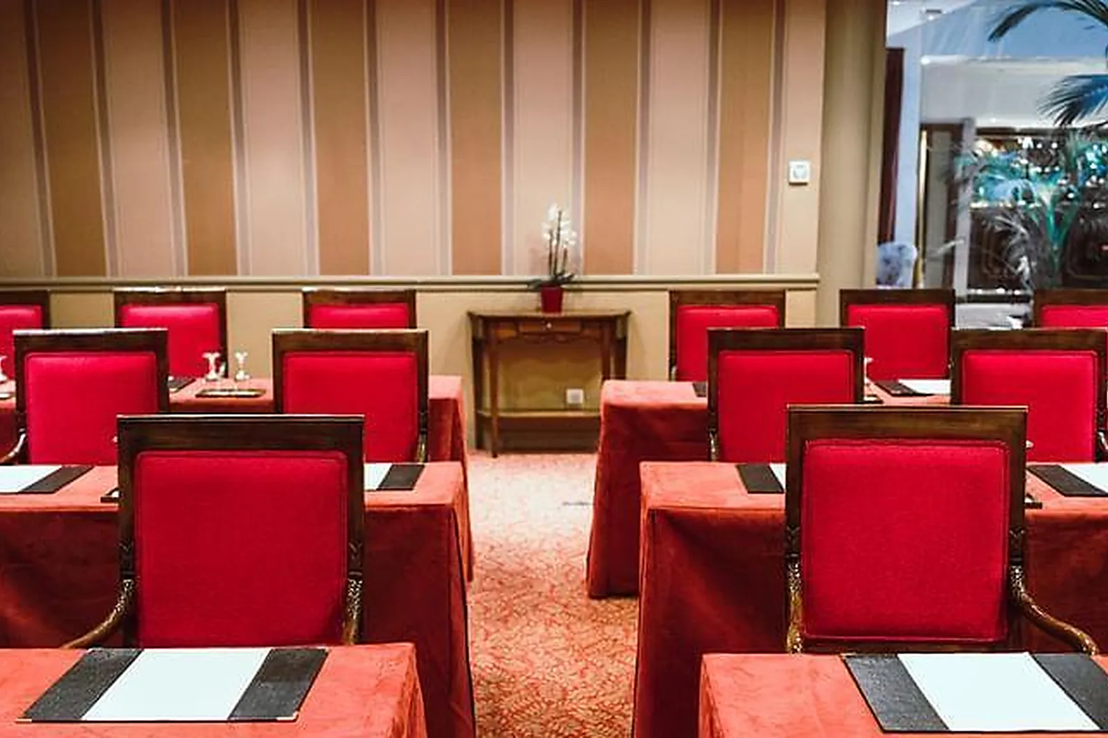 Lieux événementiels, SALLE DE RÉUNION & FORMATION DANS BOUTIQUE À MONTMARTRE