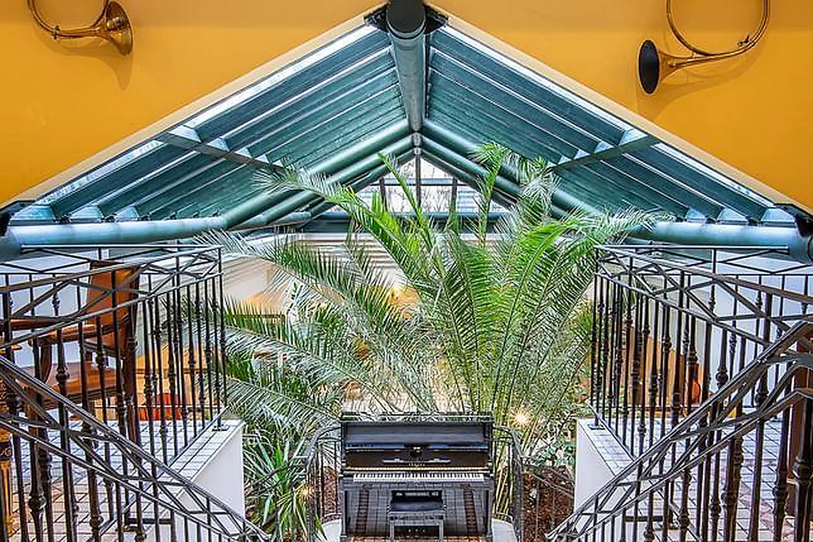 Lieux événementiels, SALLE DE RÉUNION & FORMATION DANS BOUTIQUE À MONTMARTRE