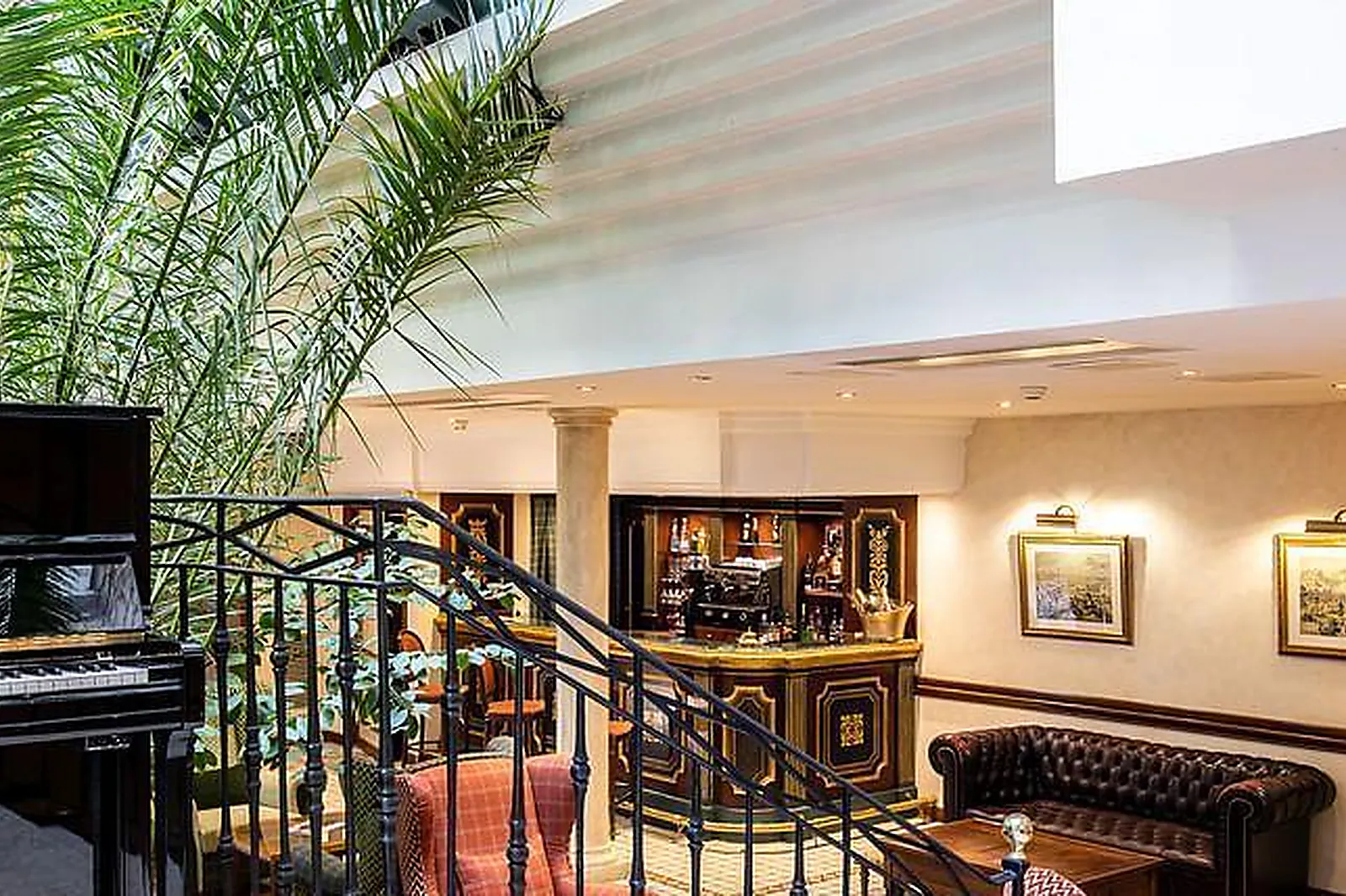 Lieux événementiels, SALLE DE RÉUNION & FORMATION DANS BOUTIQUE À MONTMARTRE