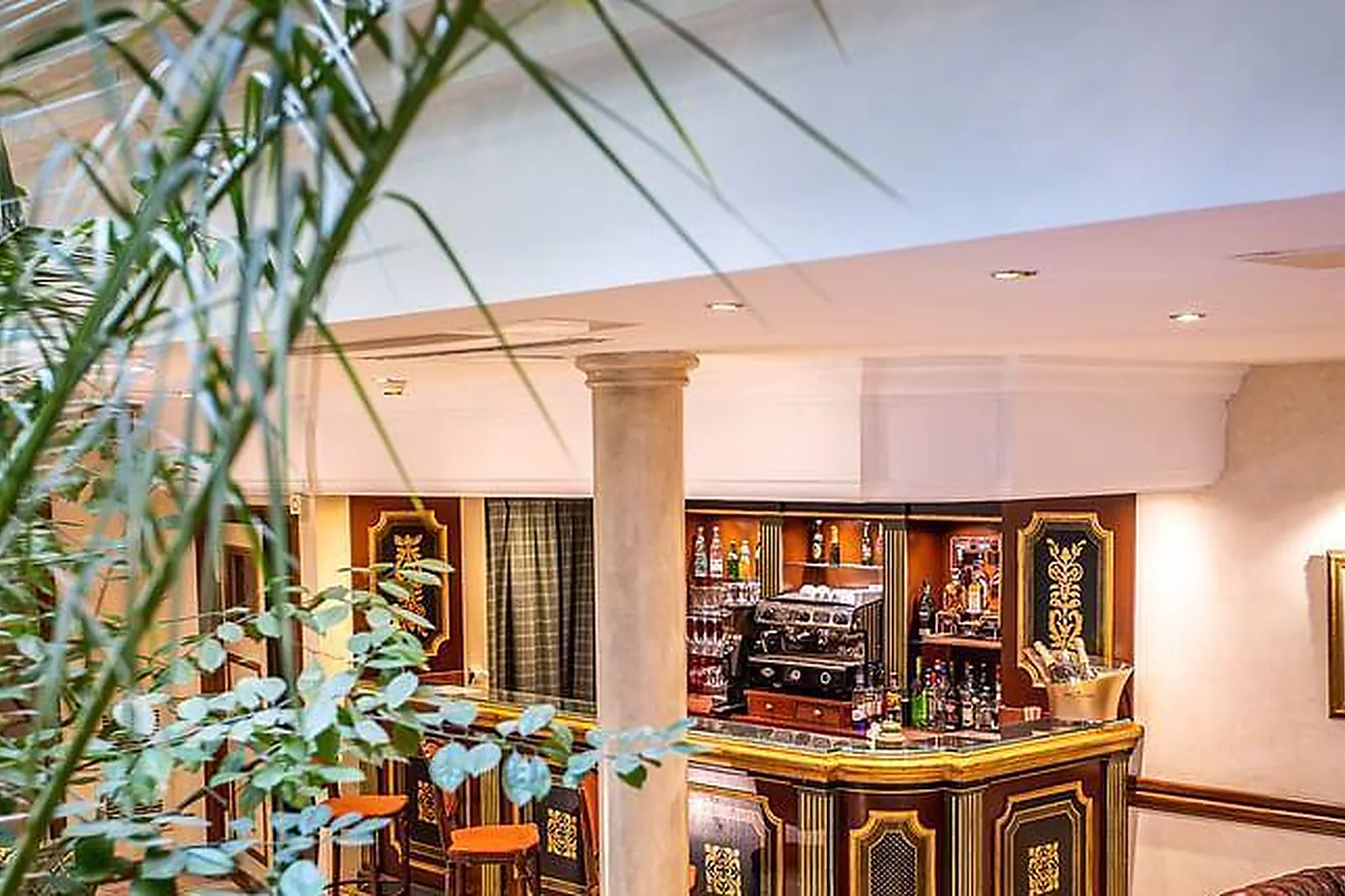 Lieux événementiels, SALLE DE RÉUNION & FORMATION DANS BOUTIQUE À MONTMARTRE