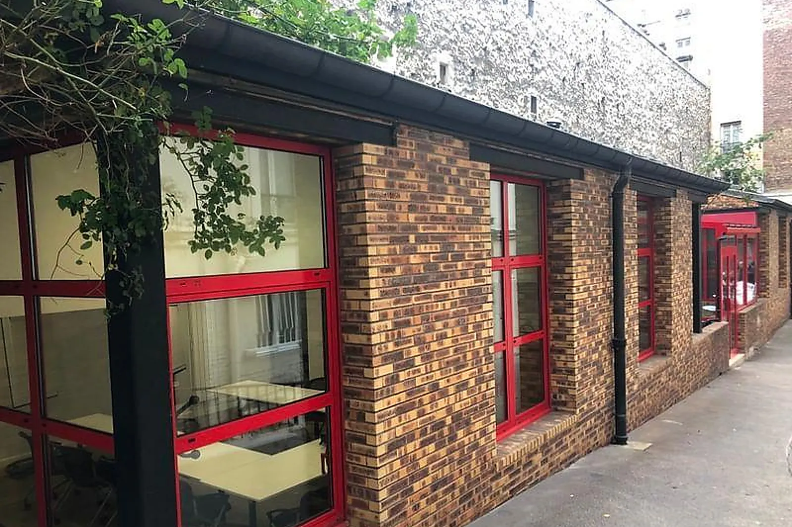 Lieux événementiels, BUREAU PROCHE GARE