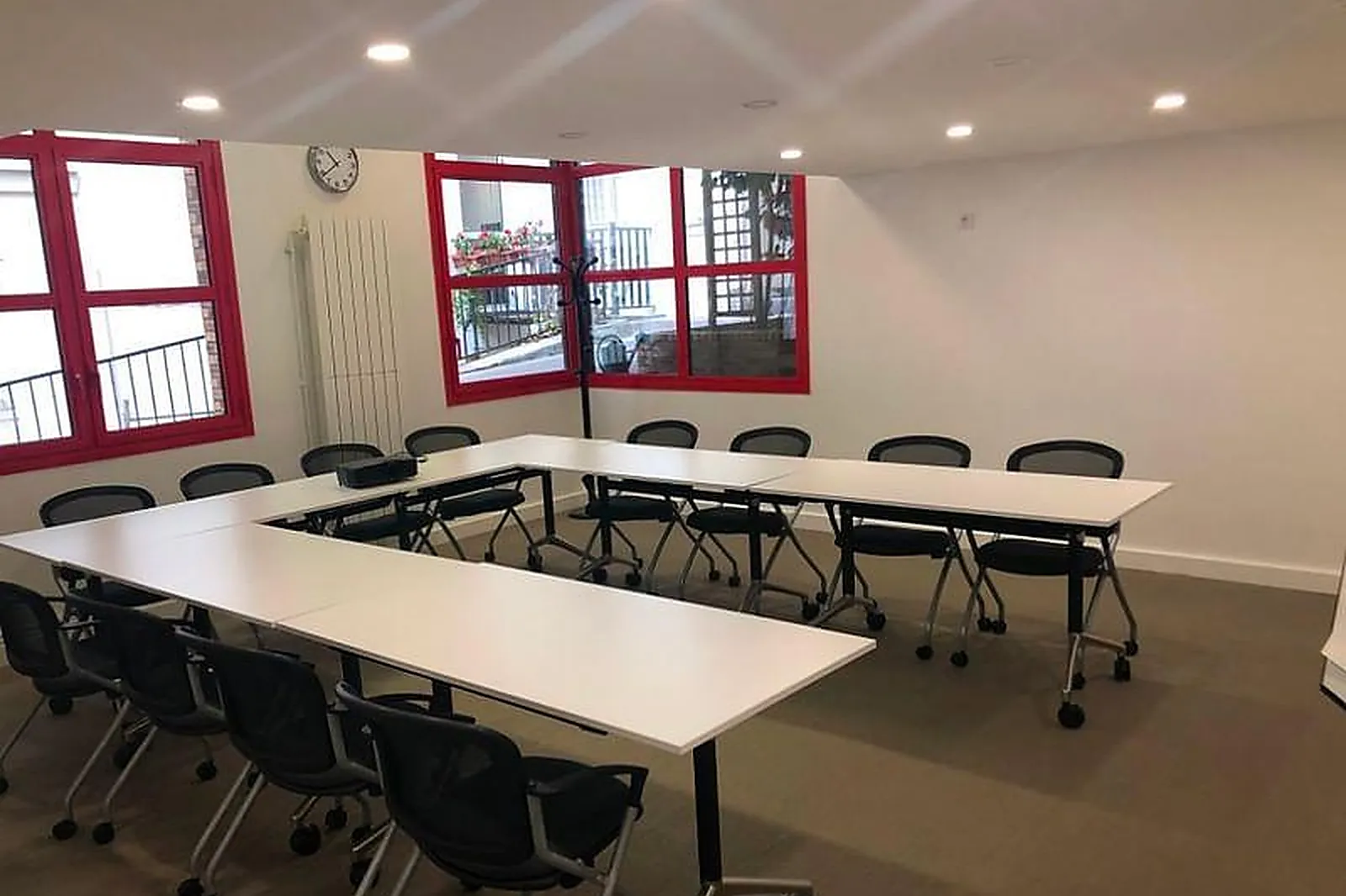 Lieux événementiels, BUREAU PROCHE GARE