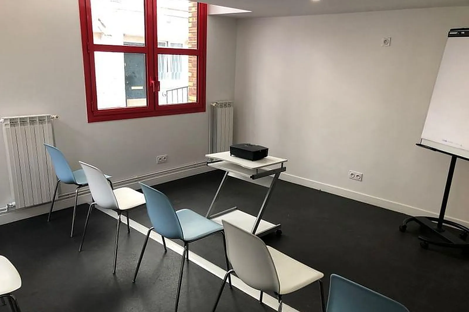 Lieux événementiels, BUREAU PROCHE GARE