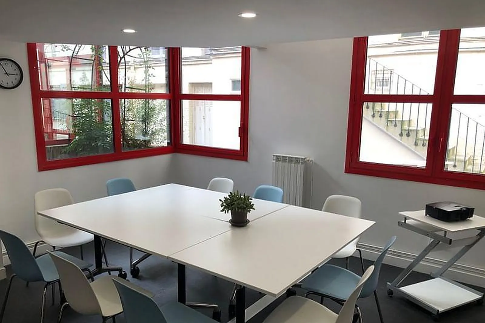 Lieux événementiels, BUREAU PROCHE GARE