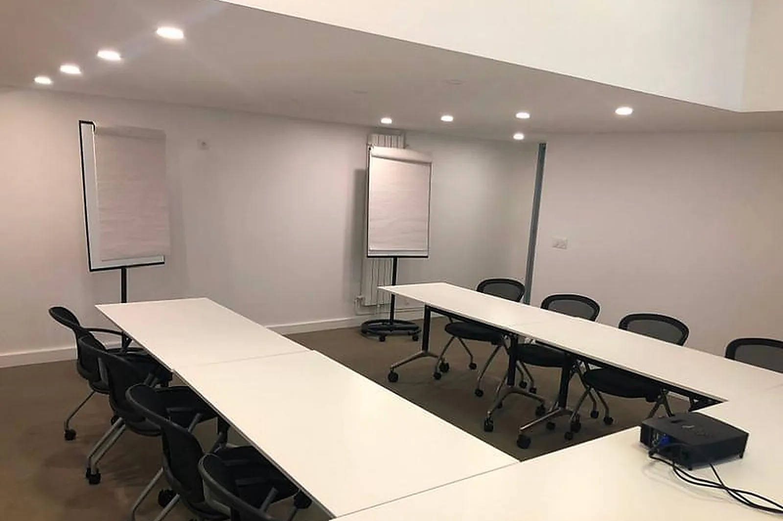 Lieux événementiels, BUREAU PROCHE GARE