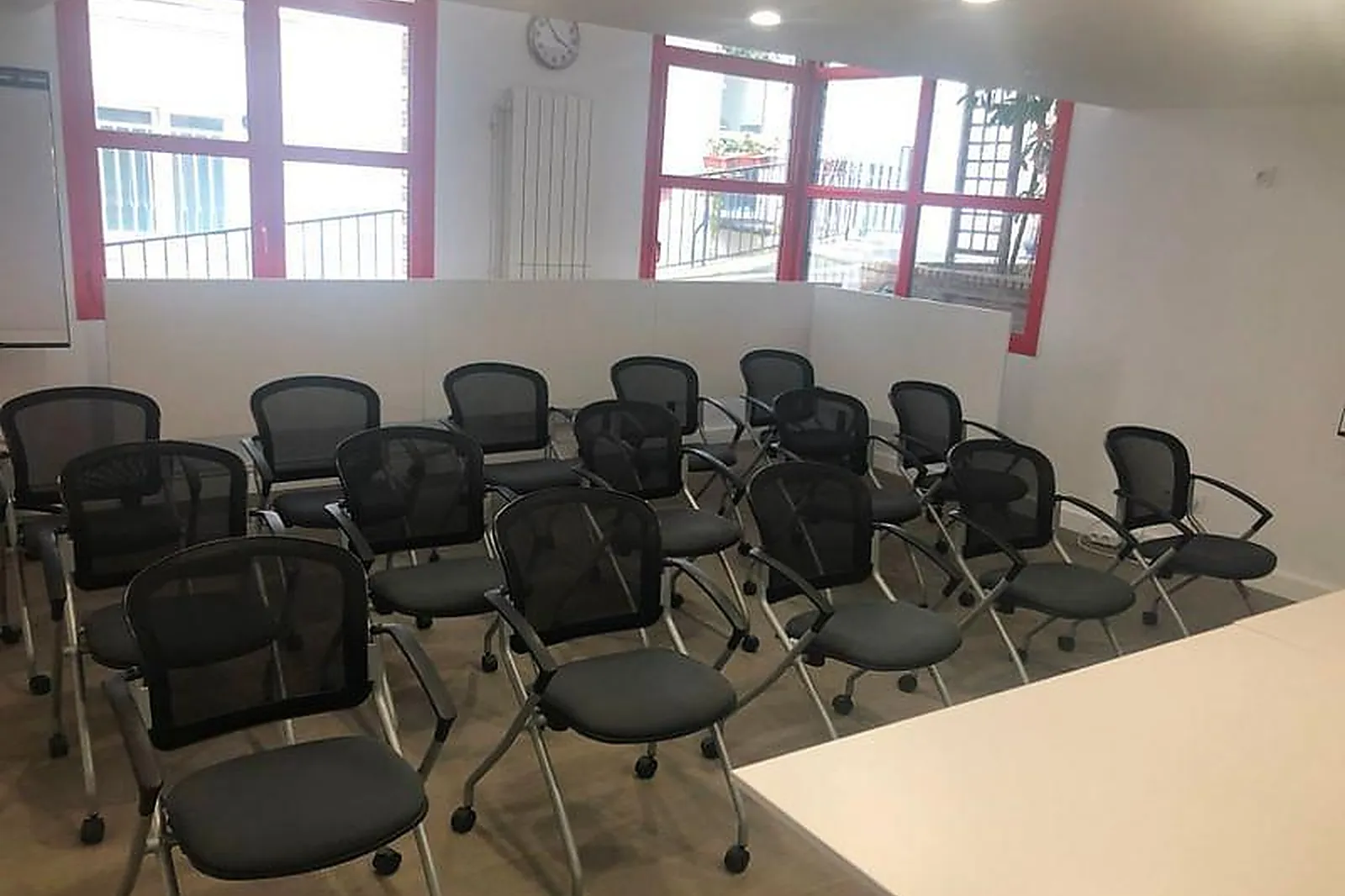 Lieux événementiels, BUREAU PROCHE GARE