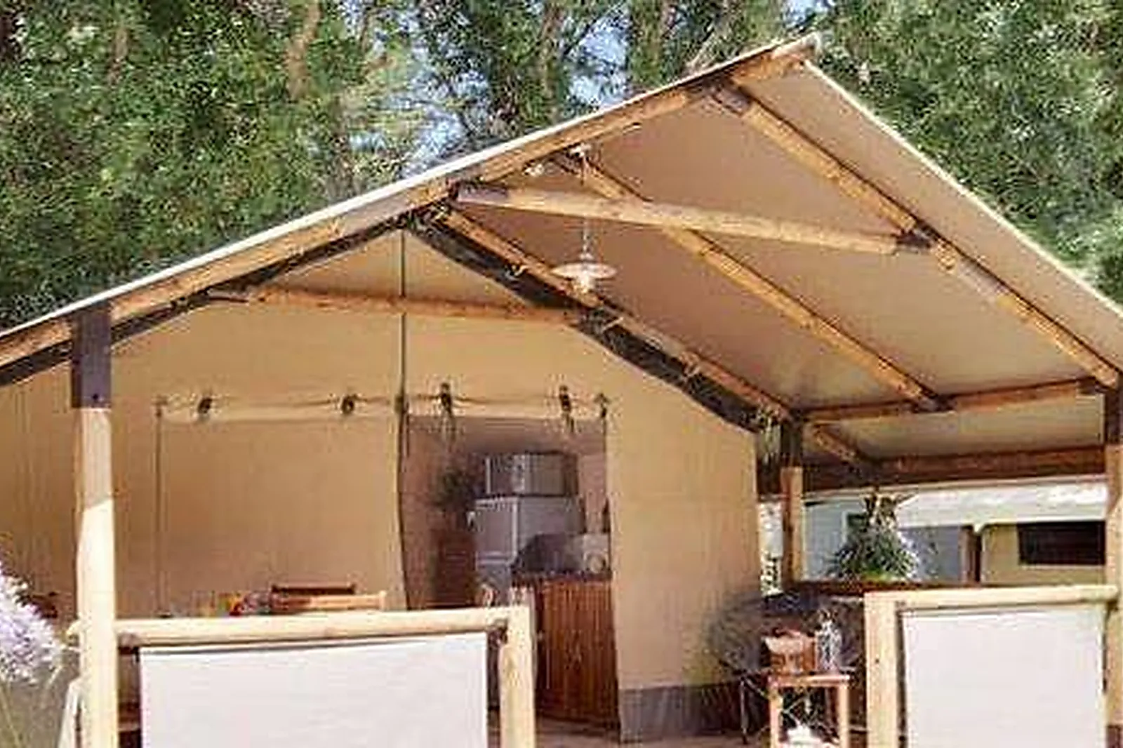 Lieux événementiels, VILLAGE LES RIVES DE GRAND LIEU