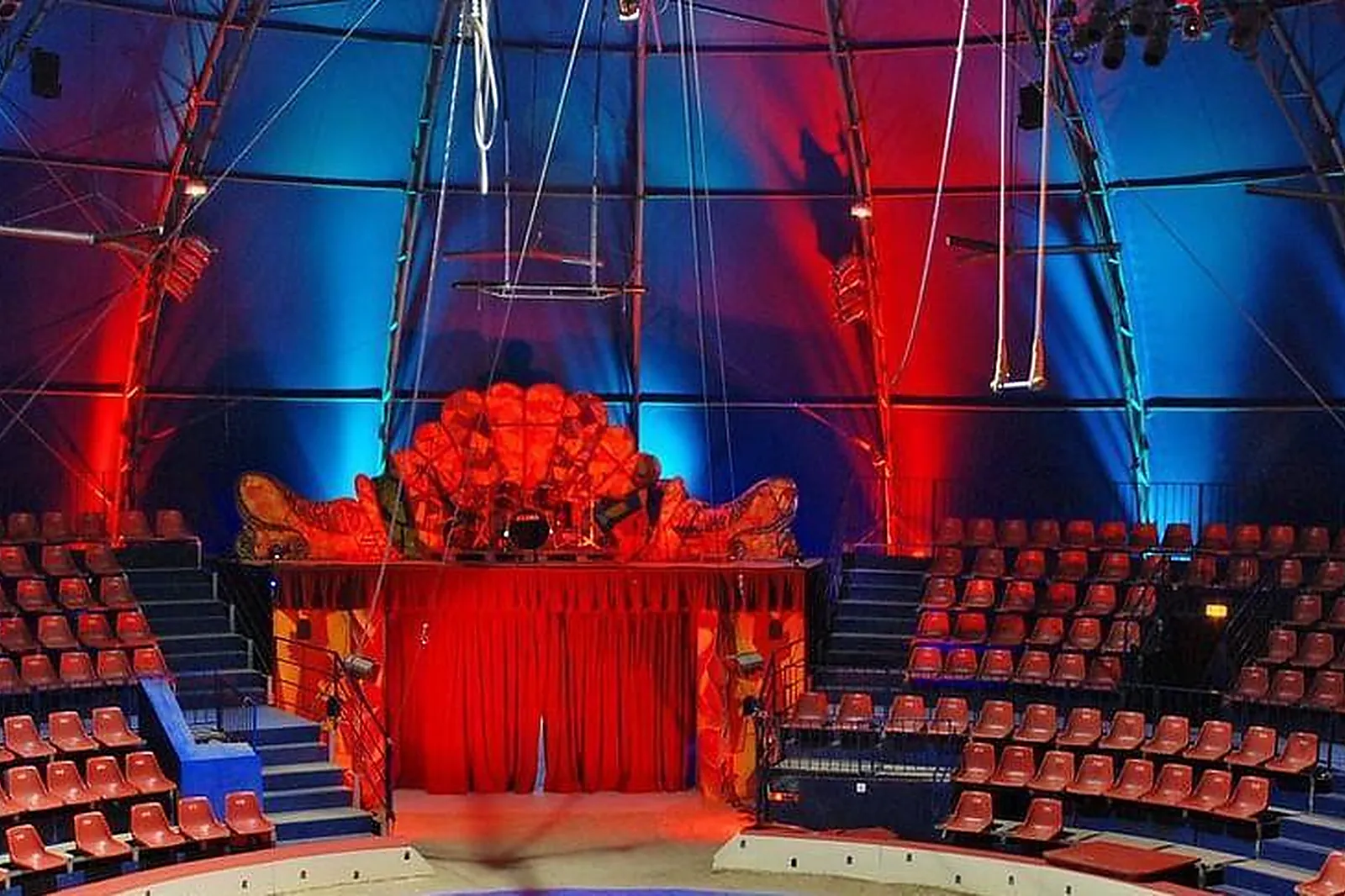 Lieux événementiels, VILLAGE DU CIRQUE MICHELETTY