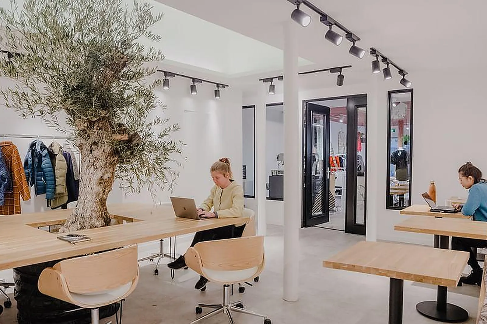 Lieux événementiels, WE ART FROM PARIS