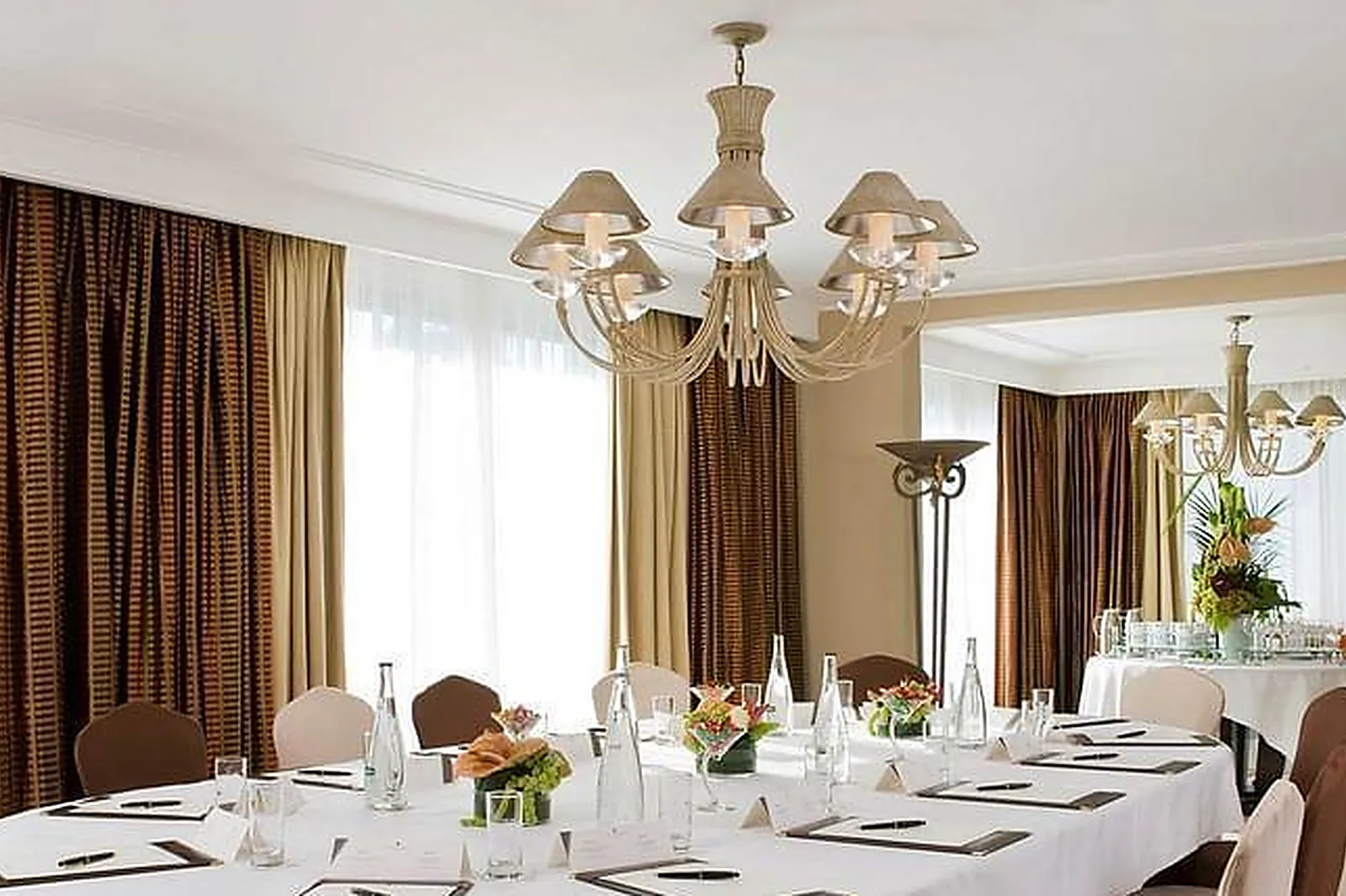 Lieux événementiels, WARWICK PARIS ****