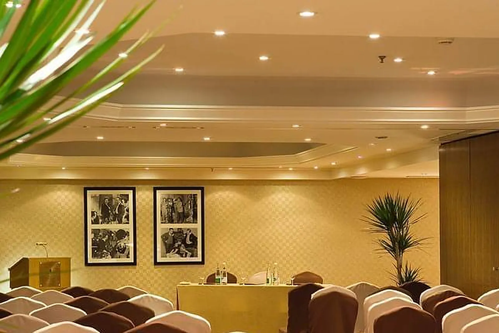 Lieux événementiels, WARWICK PARIS ****