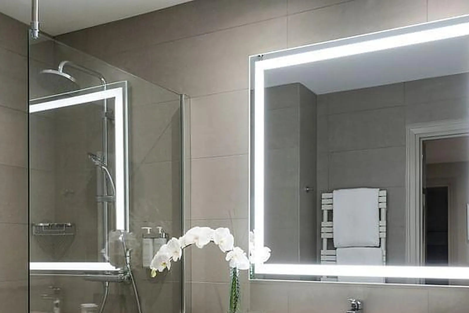 Lieux événementiels, WARWICK REINE ASTRID ****