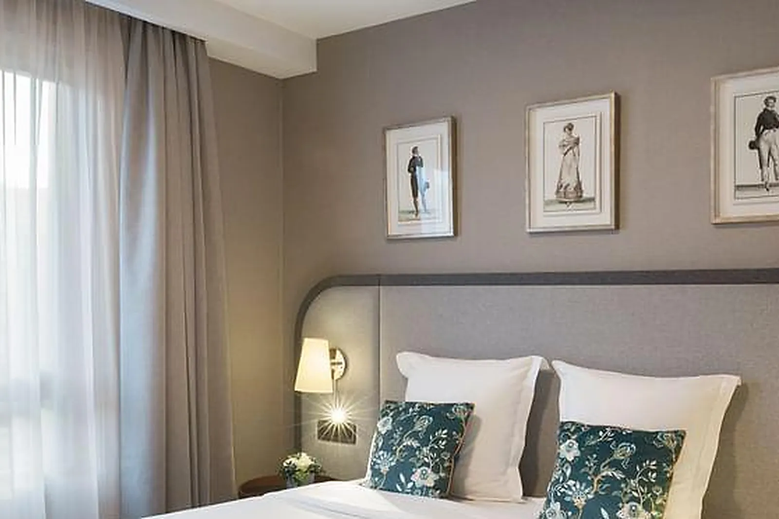 Lieux événementiels, WARWICK REINE ASTRID ****