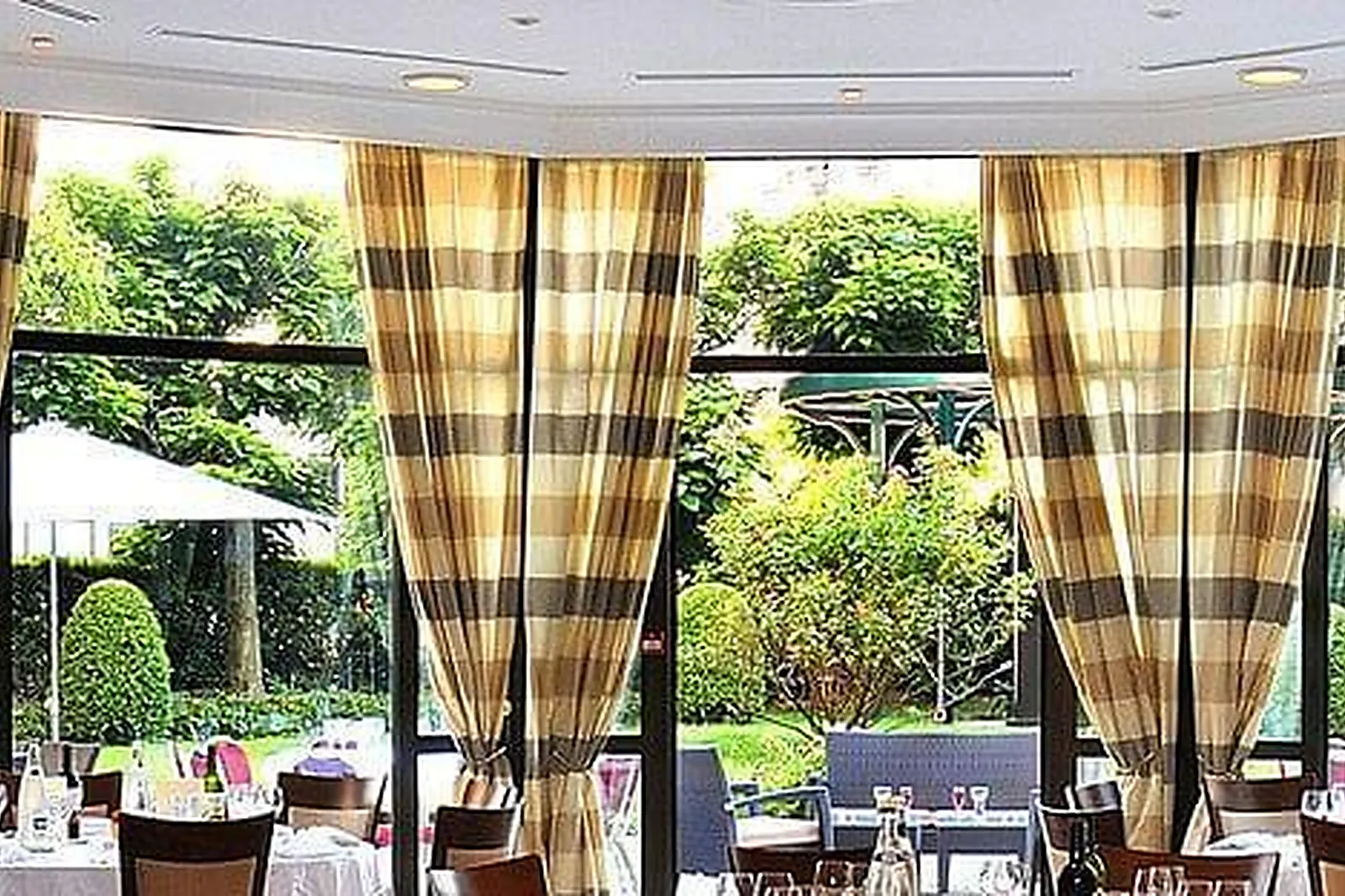 Lieux événementiels, WARWICK REINE ASTRID ****