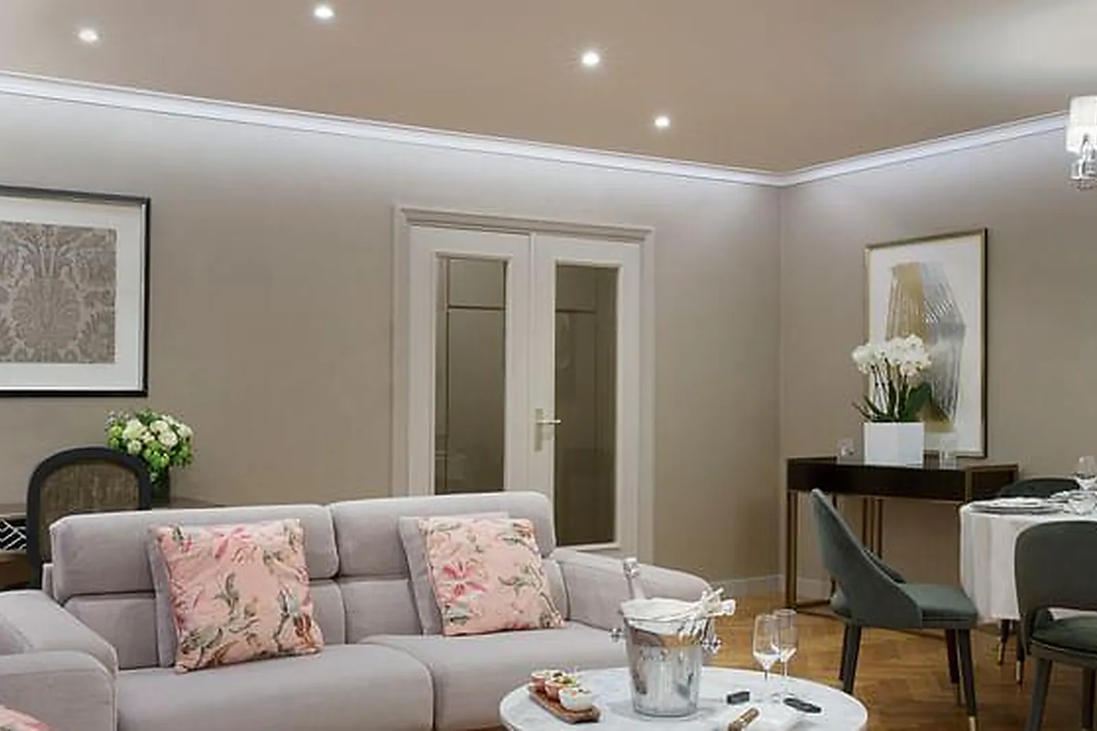 Lieux événementiels, WARWICK REINE ASTRID ****