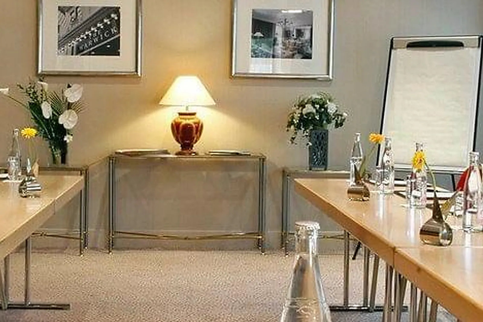 Lieux événementiels, WARWICK REINE ASTRID ****