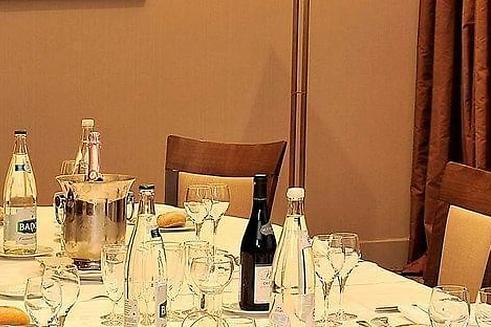 Lieux événementiels, WARWICK REINE ASTRID ****