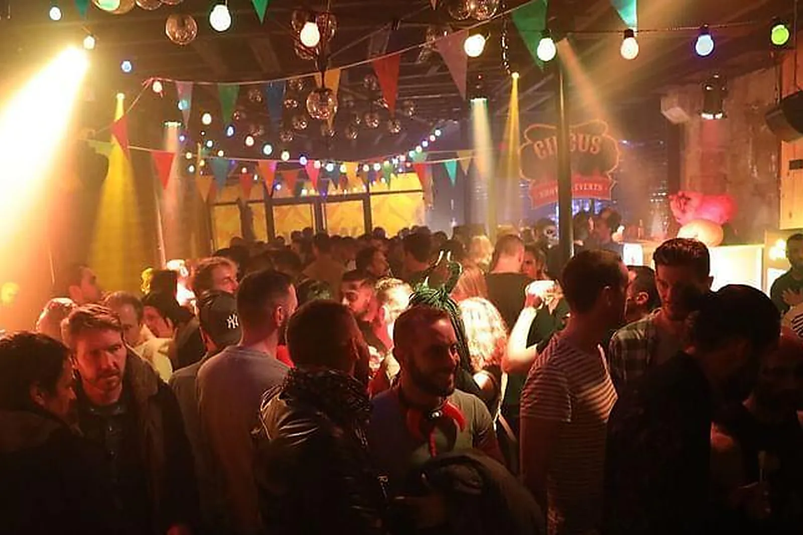 Lieux événementiels, WHO'S