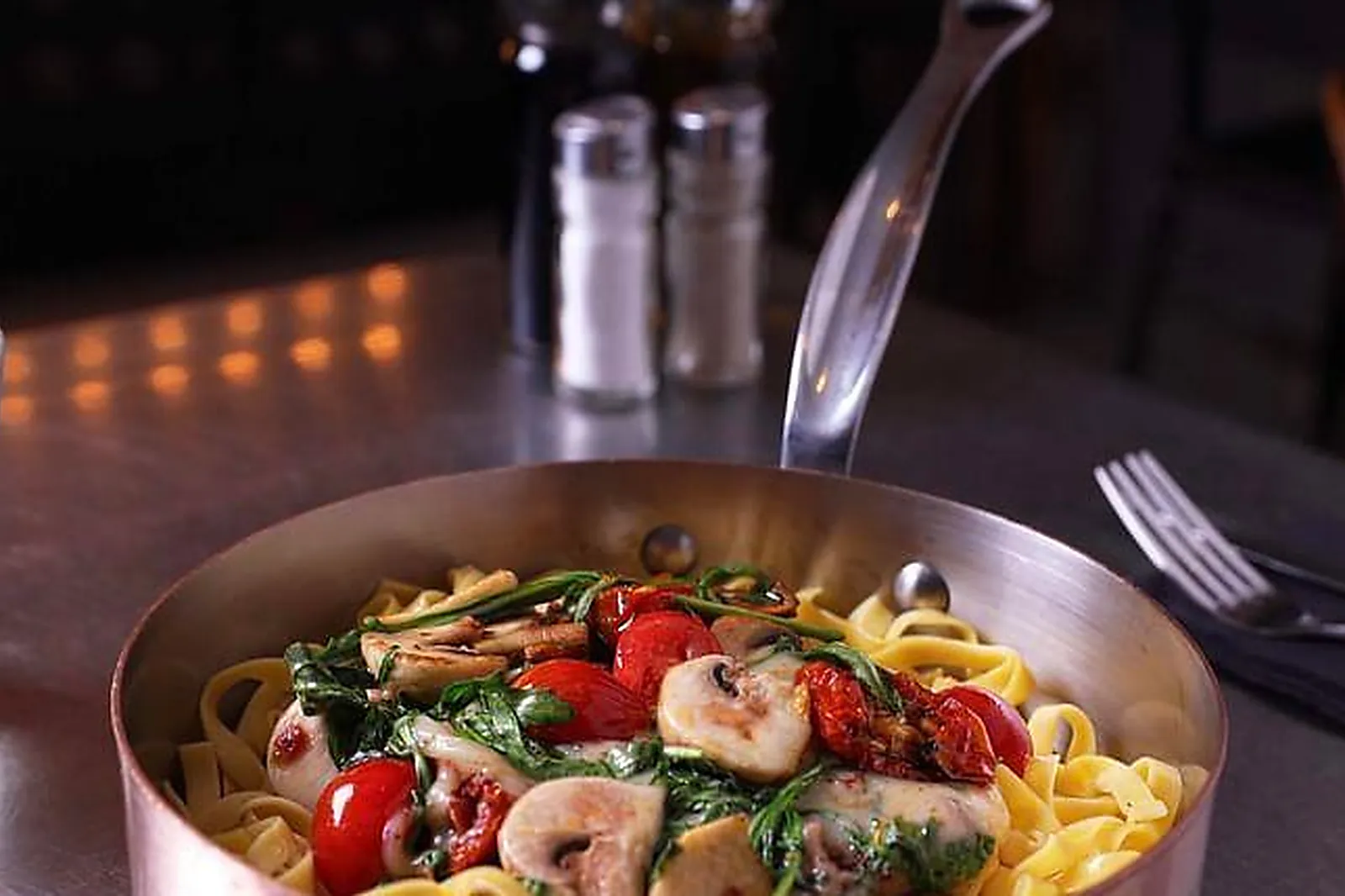 Lieux événementiels, WHO'S