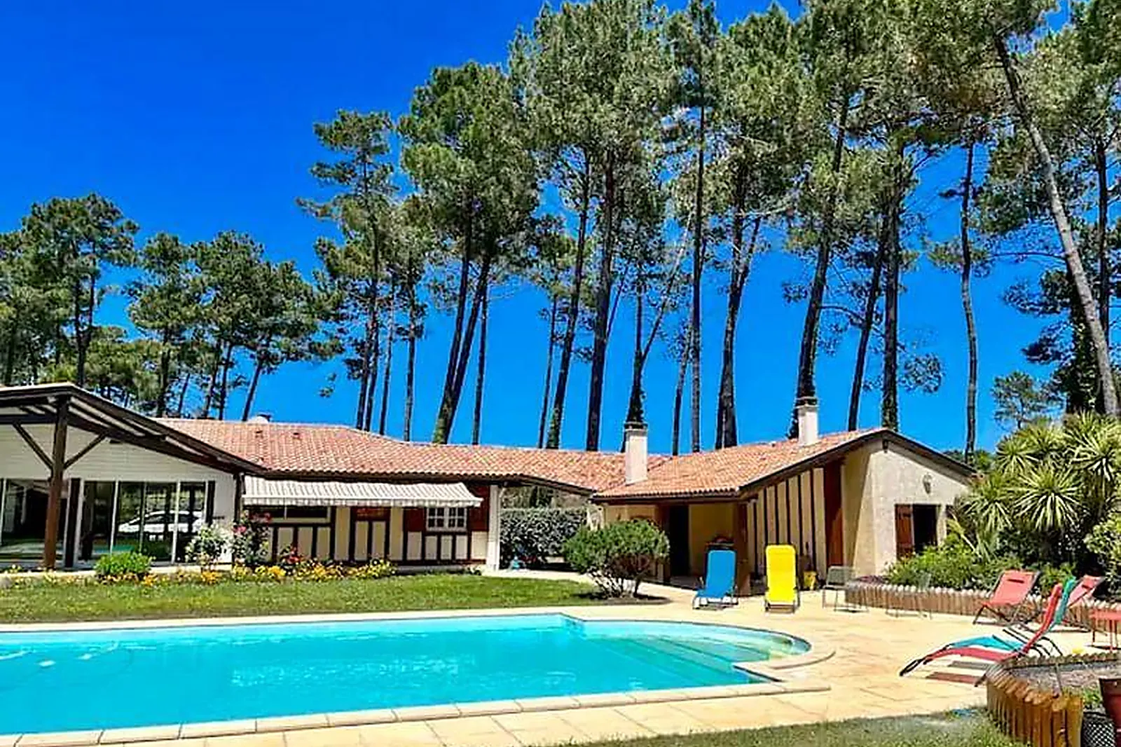 Lieux événementiels, WORKPACKERS - LA VILLA DES PINS