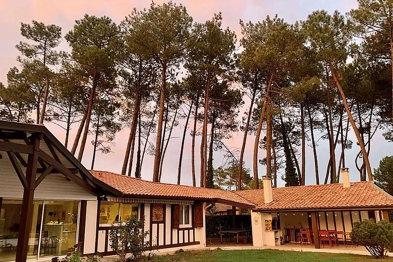 Lieux événementiels, WORKPACKERS - LA VILLA DES PINS