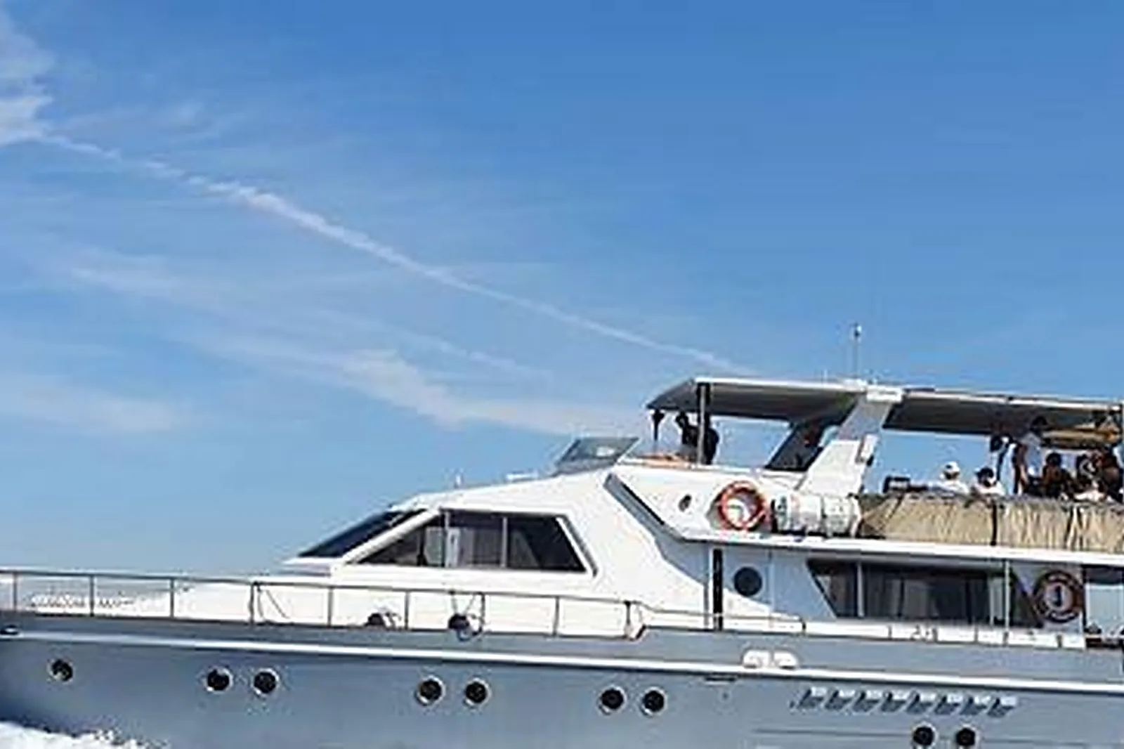 Lieux événementiels, YACHT CYOS