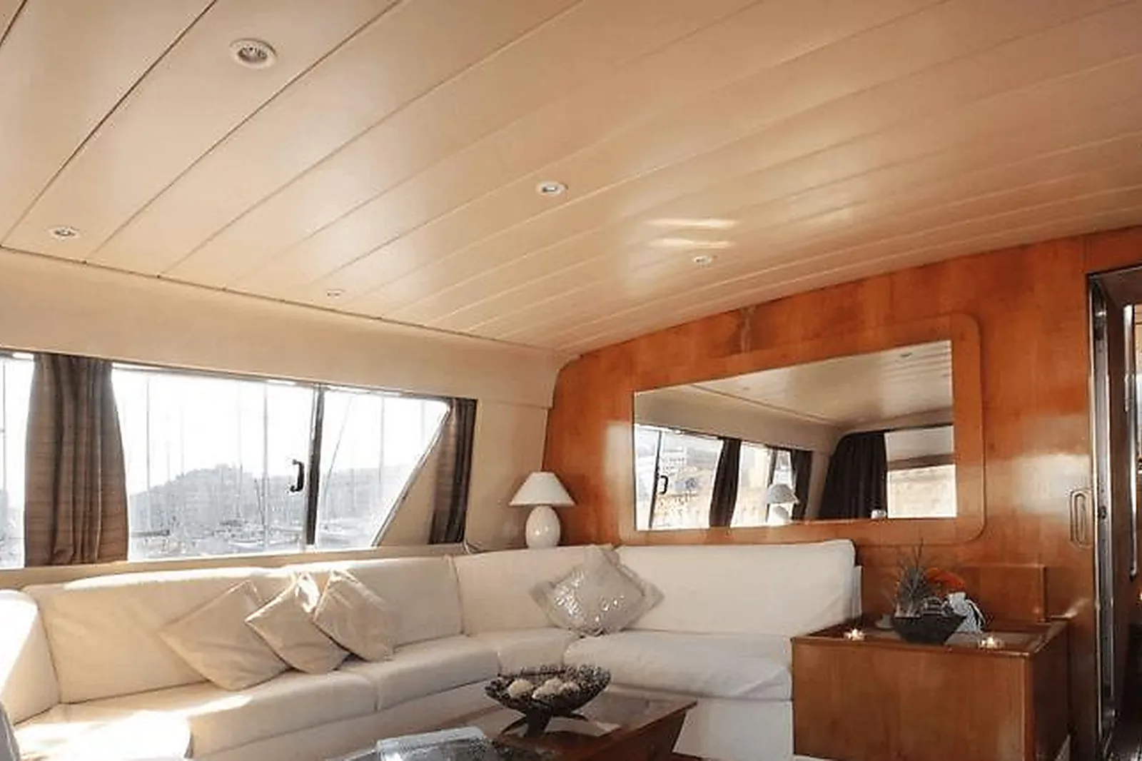 Lieux événementiels, YACHT CYOS