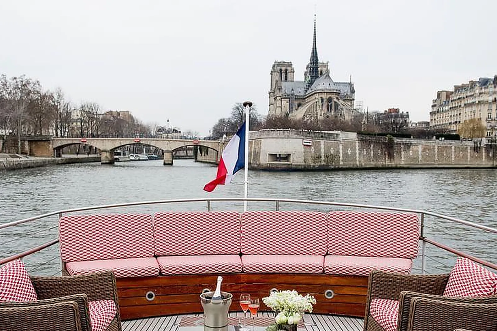Lieux événementiels, YACHTS DE PARIS - CACHEMIRE