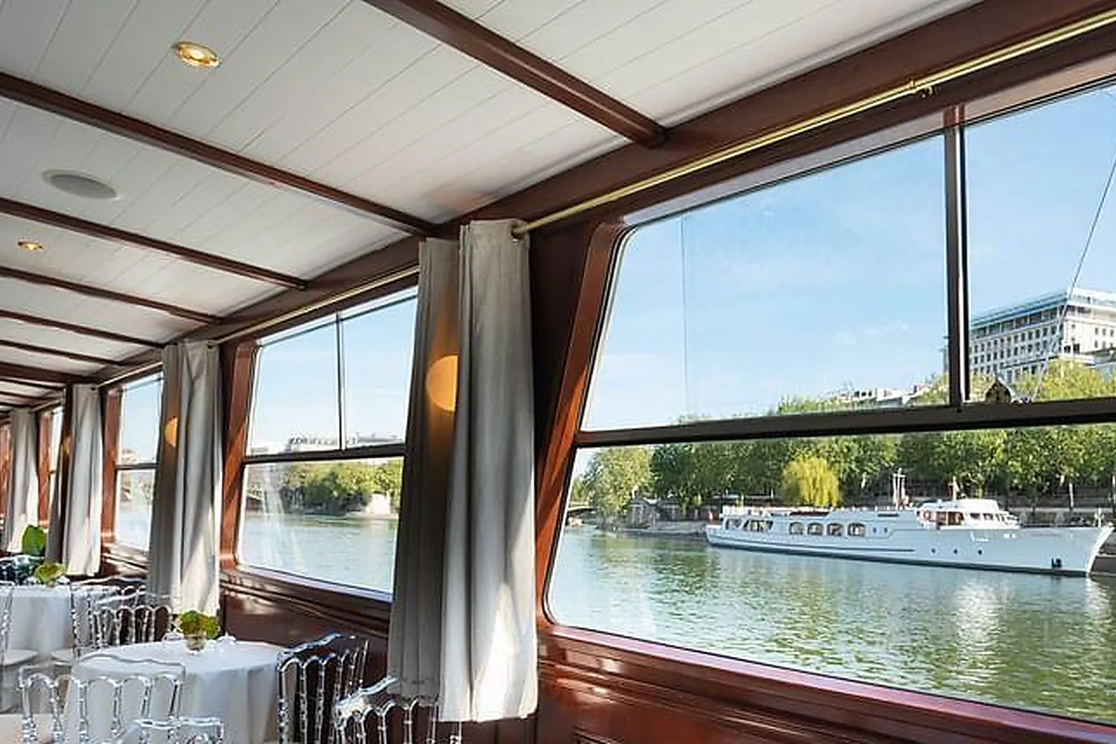 Lieux événementiels, YACHTS DE PARIS - L'ACAJOU