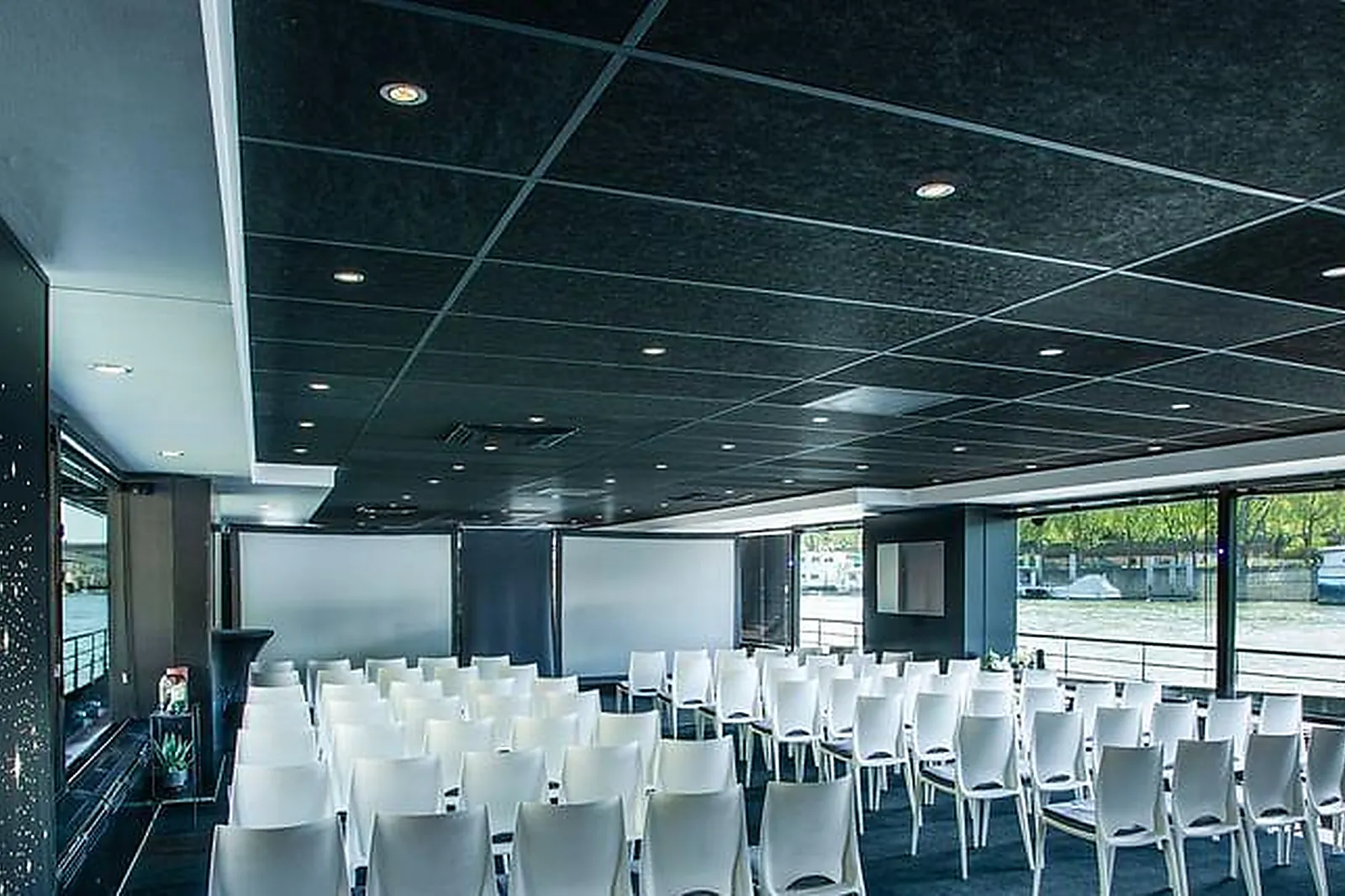 Lieux événementiels, YACHTS DE PARIS - MIRAGE