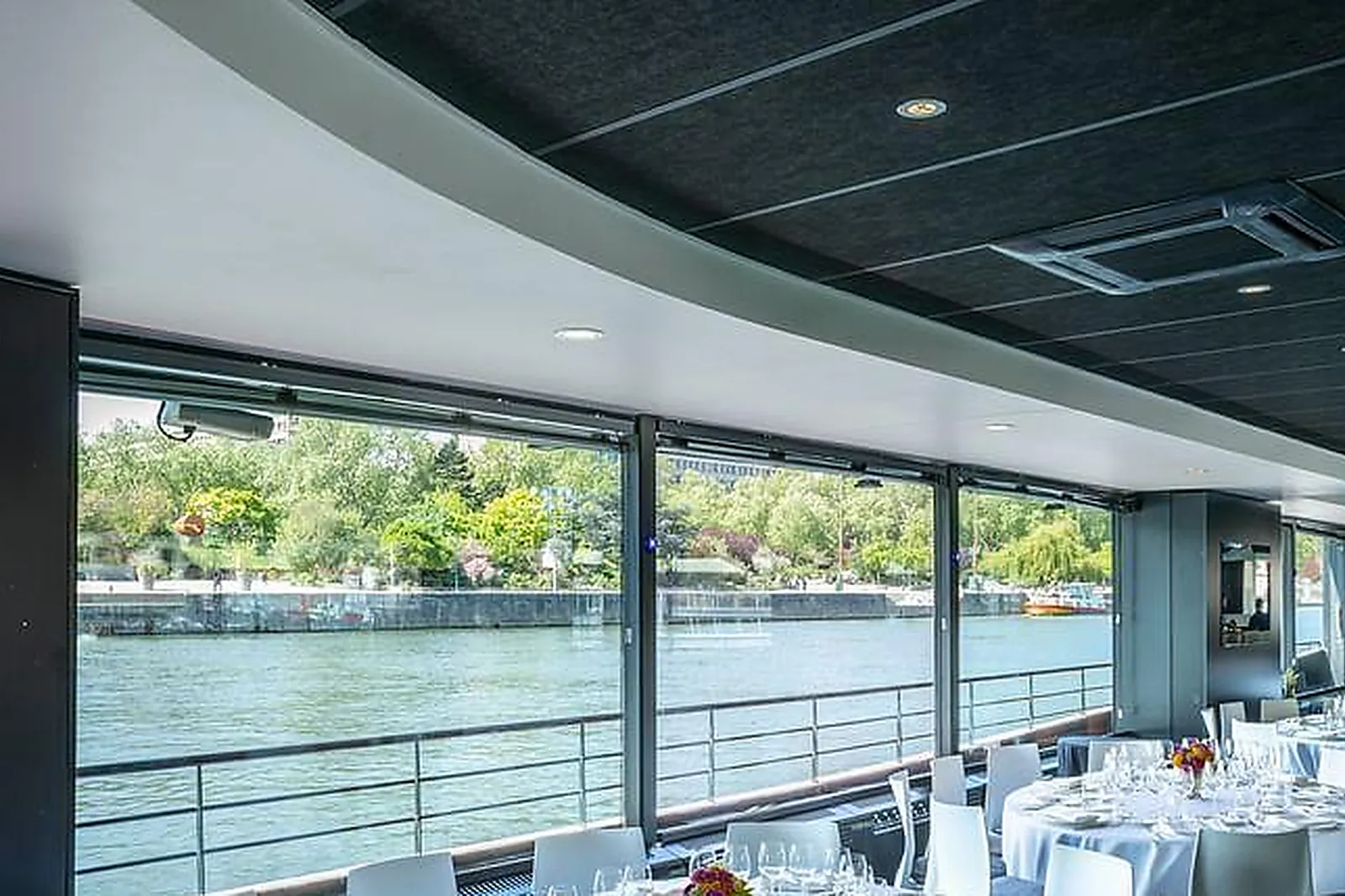 Lieux événementiels, YACHTS DE PARIS - MIRAGE