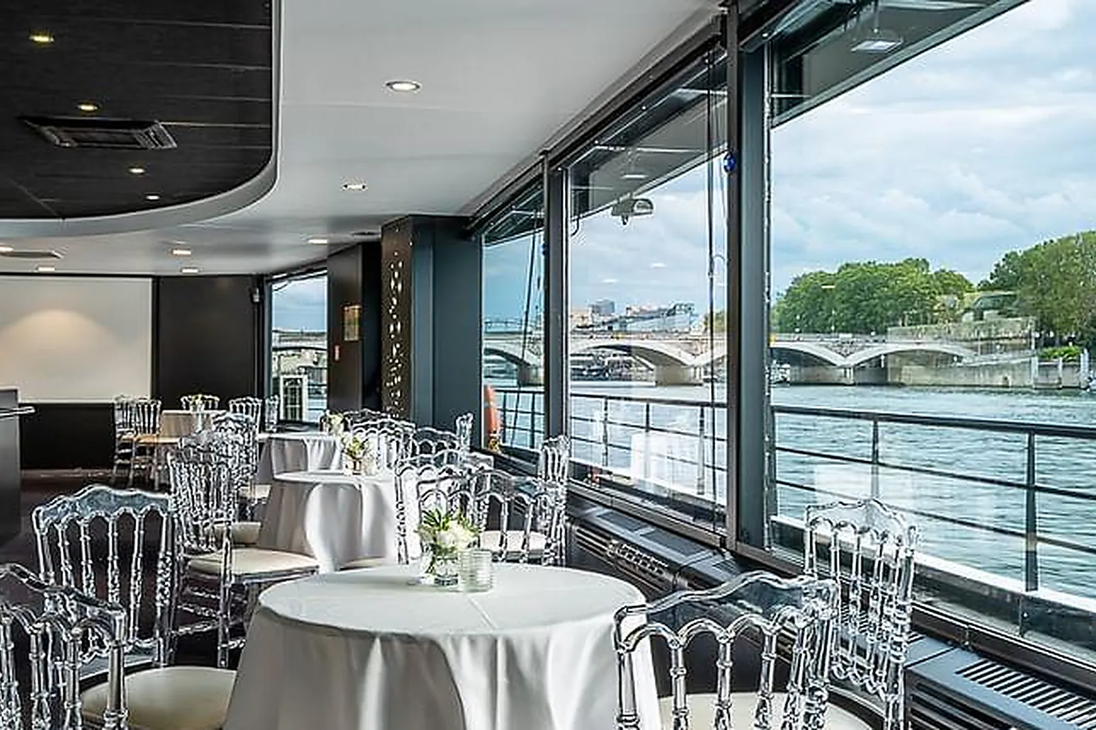 Lieux événementiels, YACHTS DE PARIS - MIRAGE