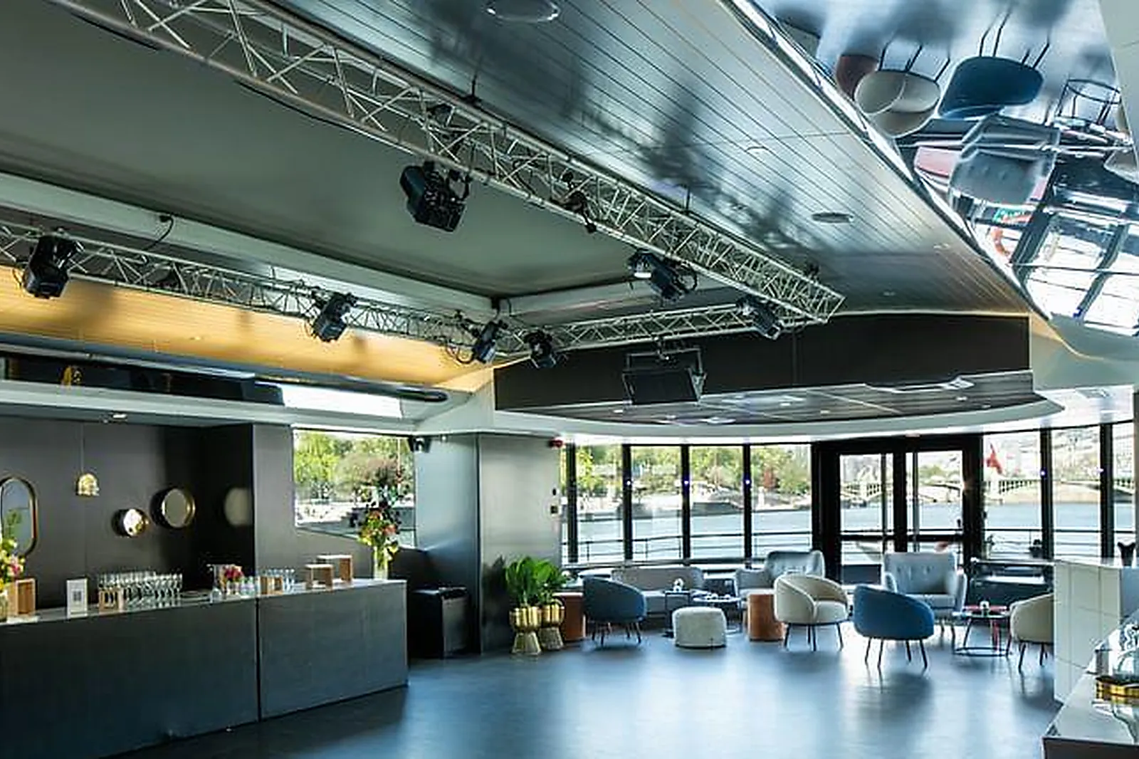 Lieux événementiels, YACHTS DE PARIS - MIRAGE