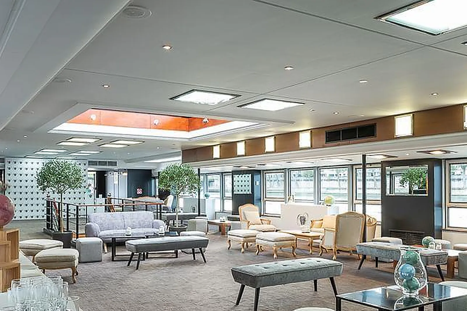 Lieux événementiels, YACHTS DE PARIS - PAQUEBOT