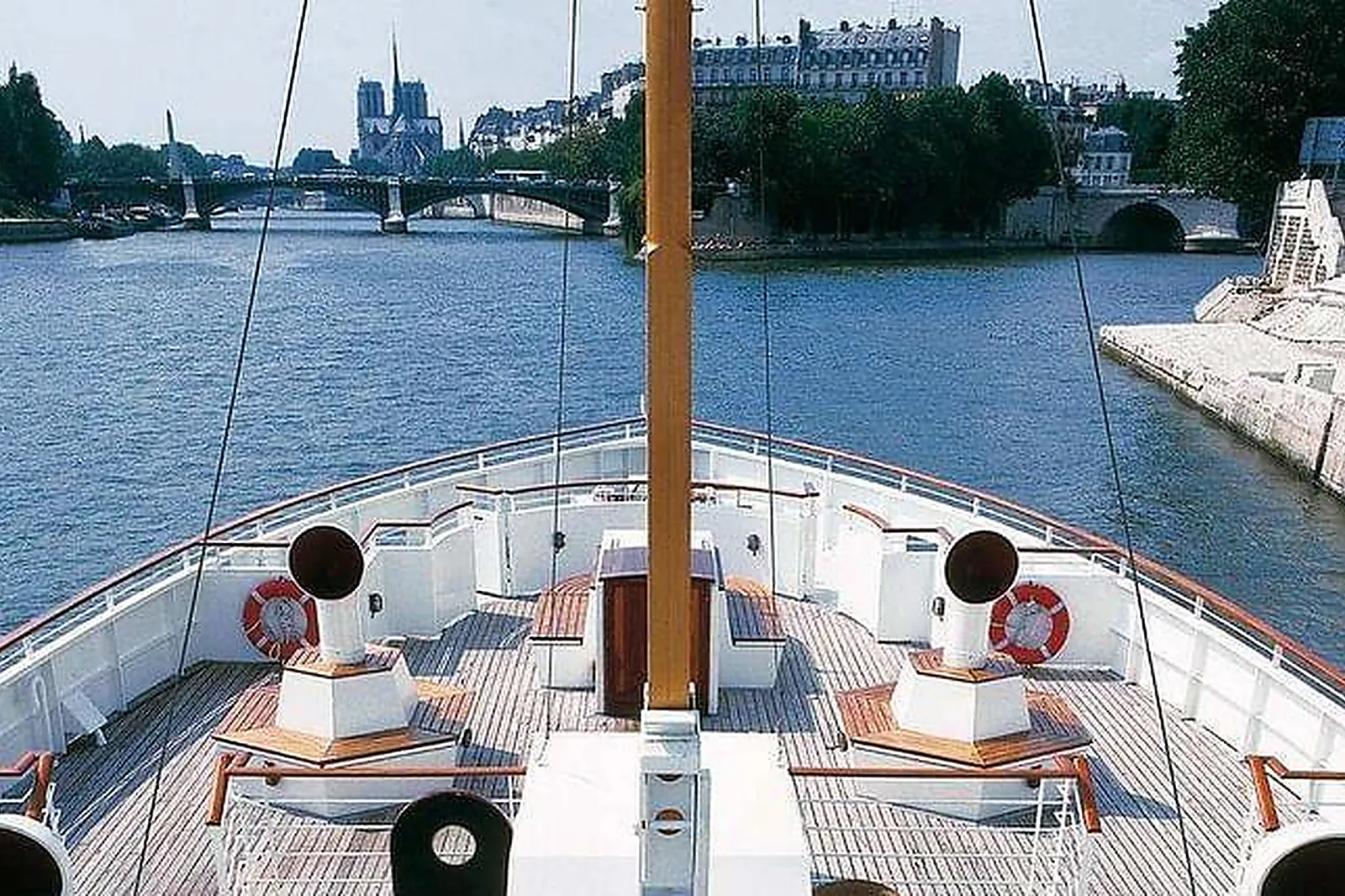 Lieux événementiels, YACHTS DE PARIS - PAQUEBOT