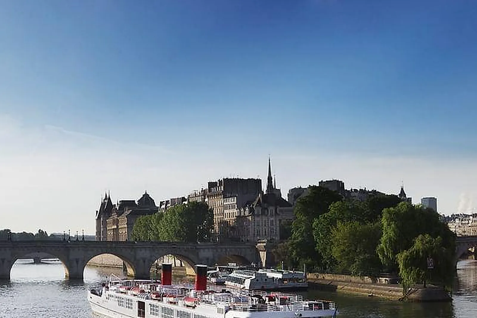 Lieux événementiels, YACHTS DE PARIS - PAQUEBOT