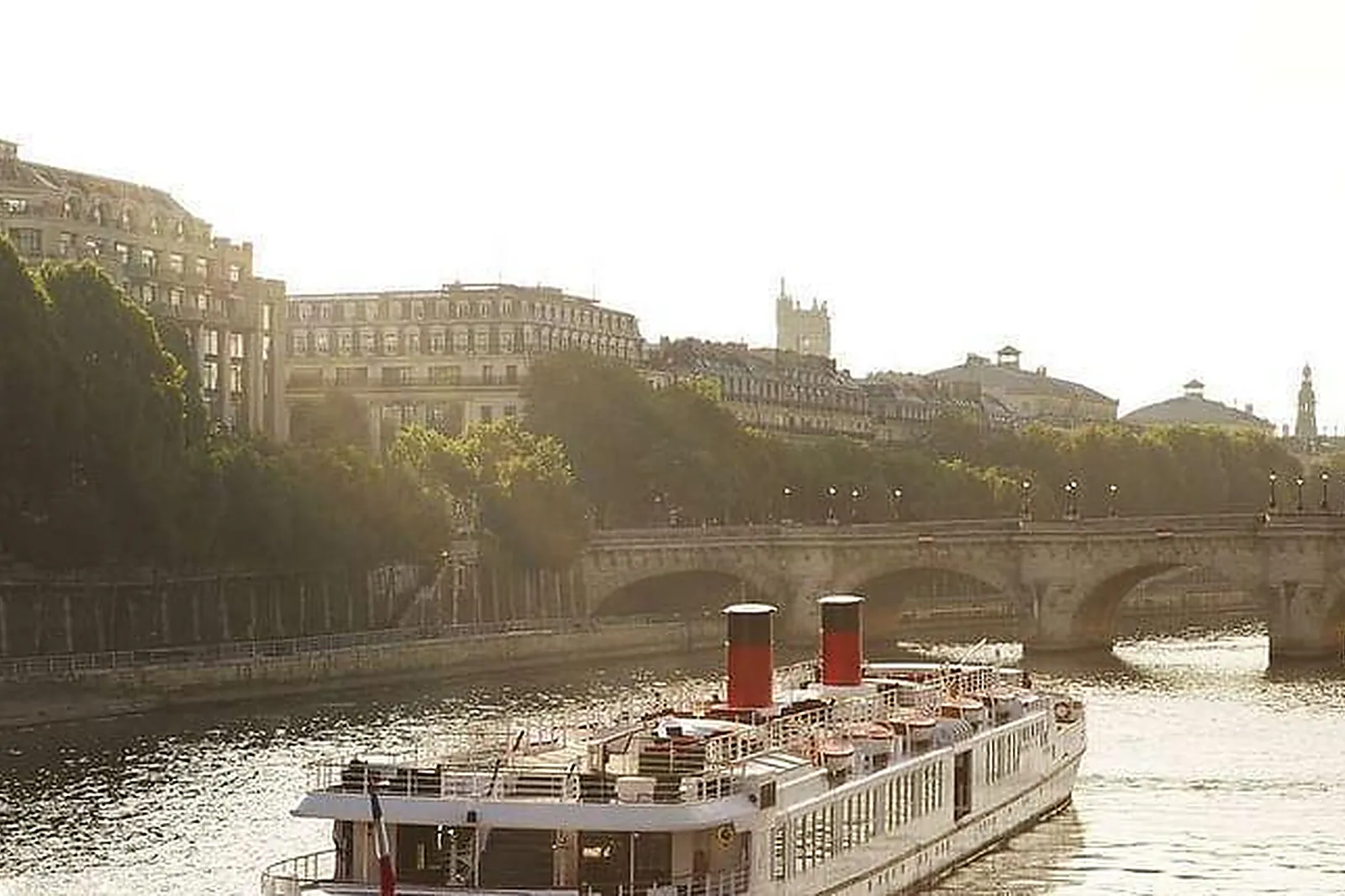 Lieux événementiels, YACHTS DE PARIS - PAQUEBOT