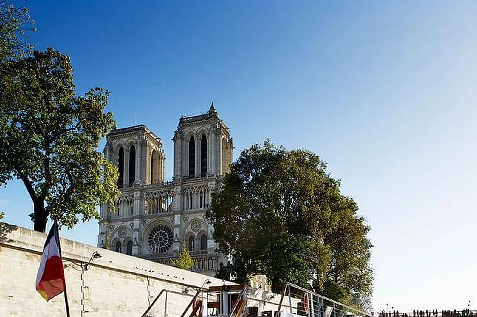 Lieux événementiels, YACHTS DE PARIS - VICTORIA