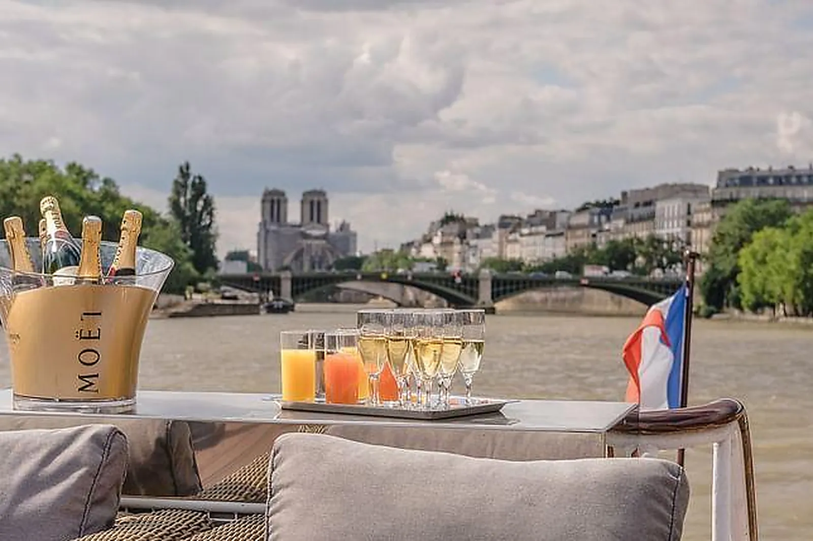 Lieux événementiels, YACHTS DE PARIS - VICTORIA