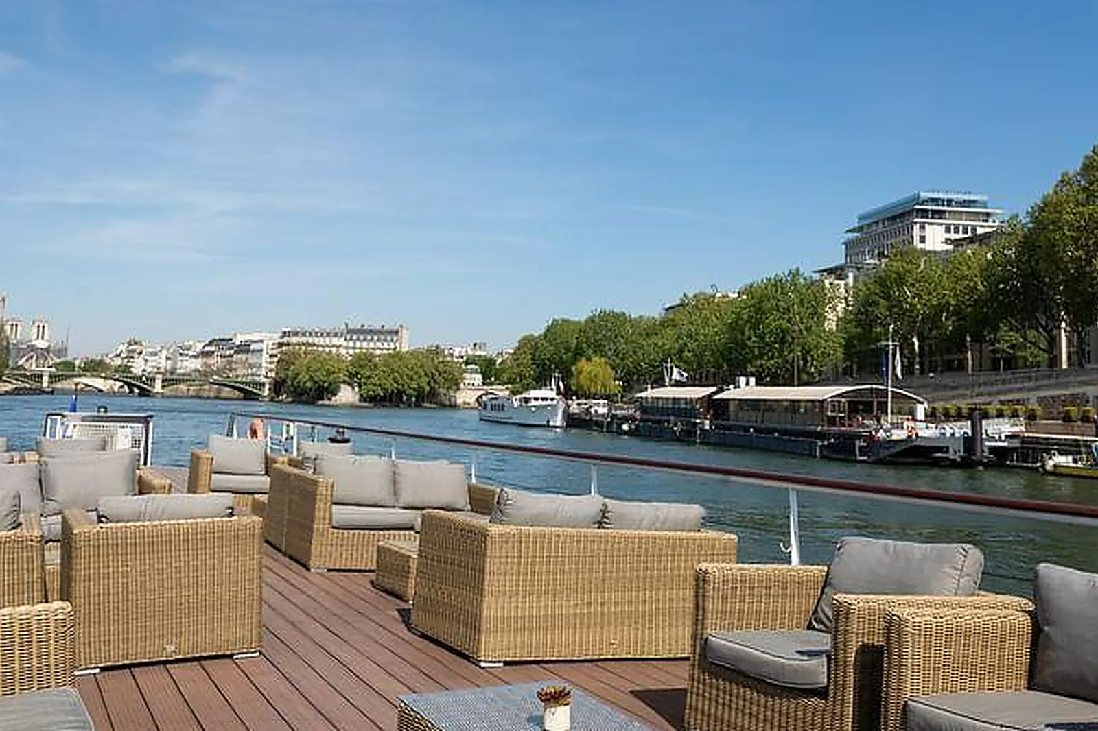 Lieux événementiels, YACHTS DE PARIS - VICTORIA