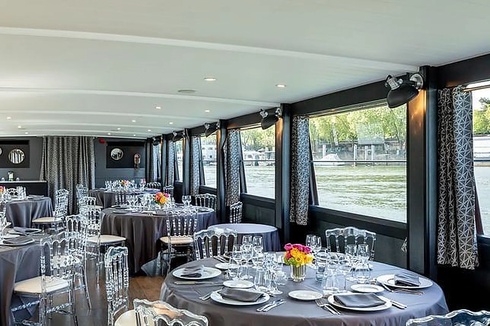 Lieux événementiels, YACHTS DE PARIS - VICTORIA