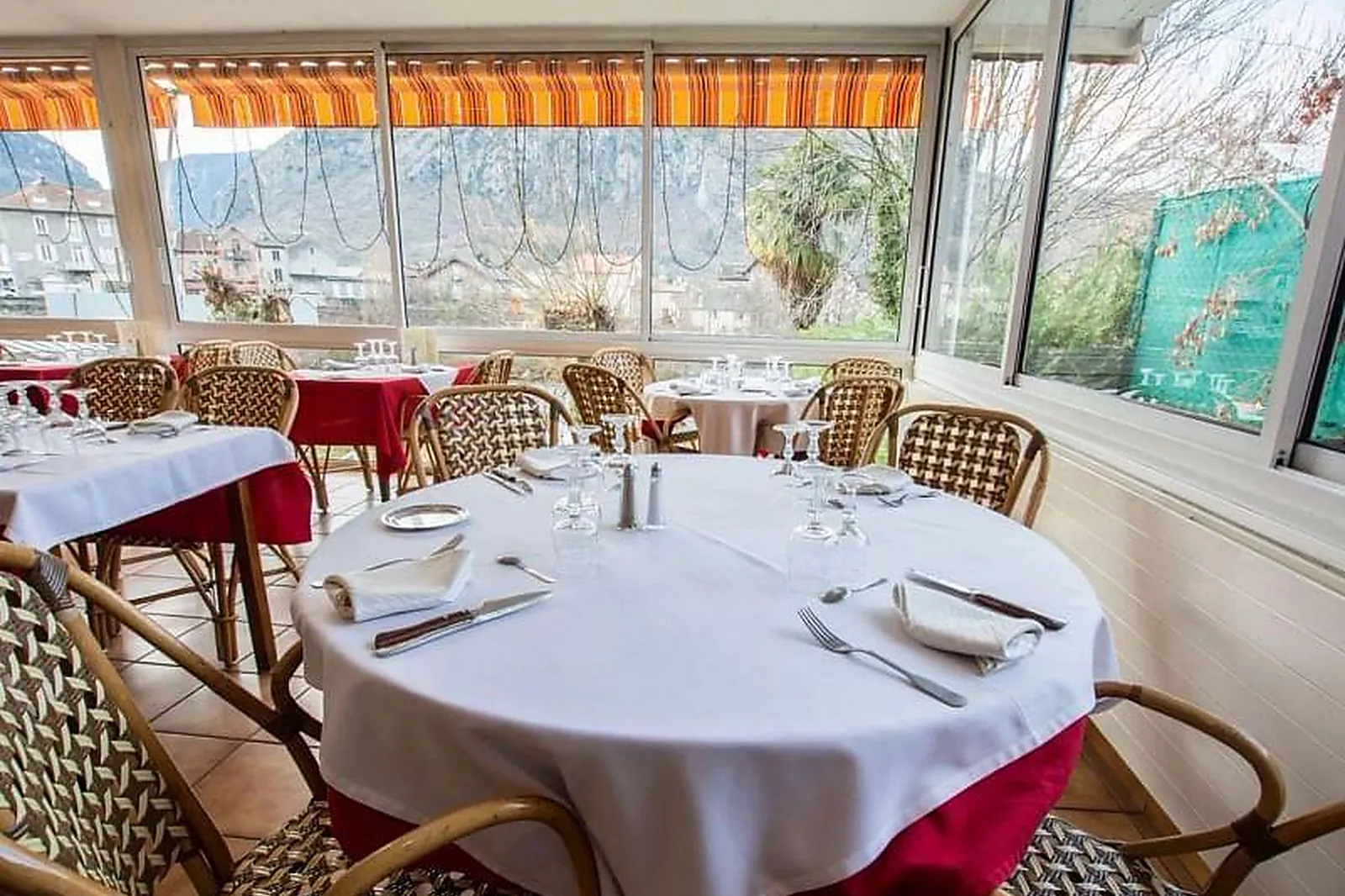 Lieux événementiels, FAKE