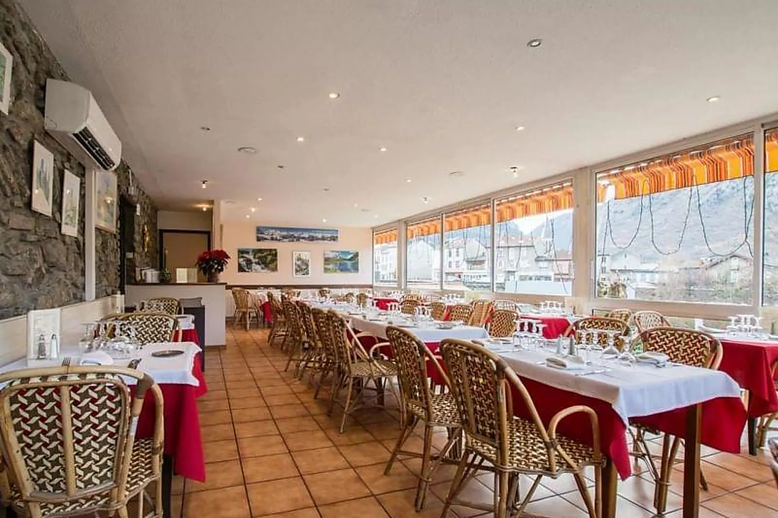 Lieux événementiels, FAKE