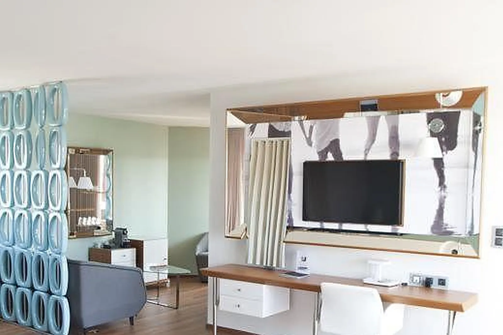 Lieux événementiels, ÎLE DE LA LAGUNE *****