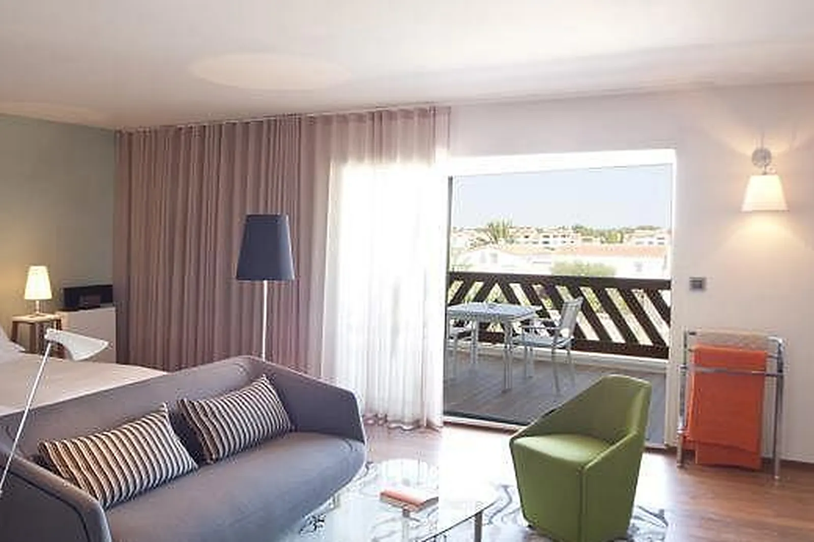 Lieux événementiels, ÎLE DE LA LAGUNE *****