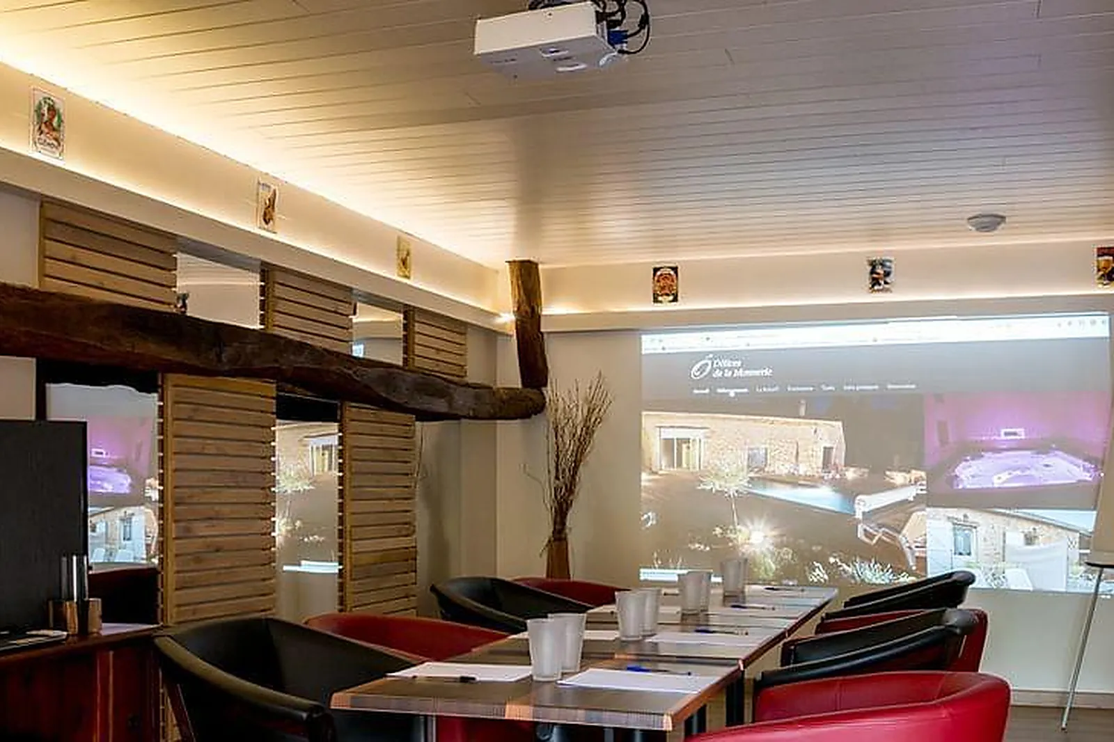 Lieux événementiels, Ô DÉLICES DE LA MONNERIE